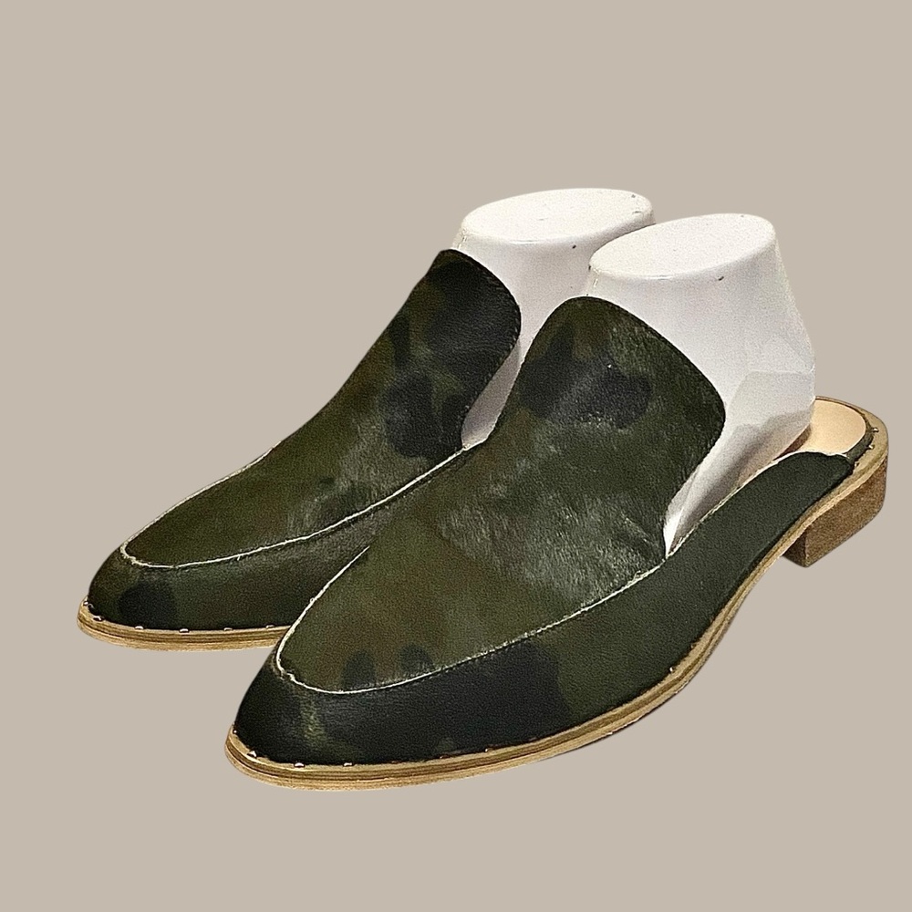 Very Volatile Atwood Green Camo Hair Calf Loafer Mules SZ 9